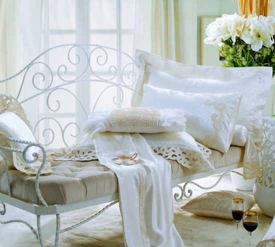 家纺布艺材质不同清洗保养方式也各不相同