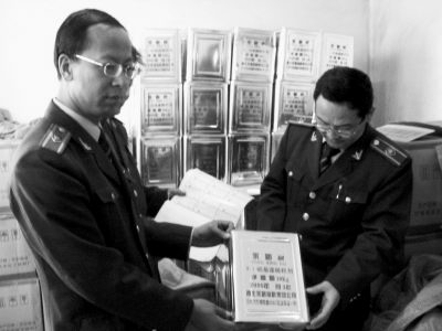 注意假油漆有可能让家具“毁容”