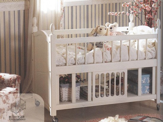 婴儿床