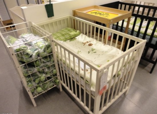 婴儿床