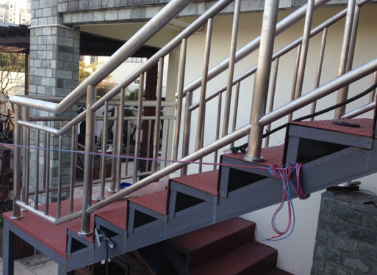 室外钢制楼梯设计特点