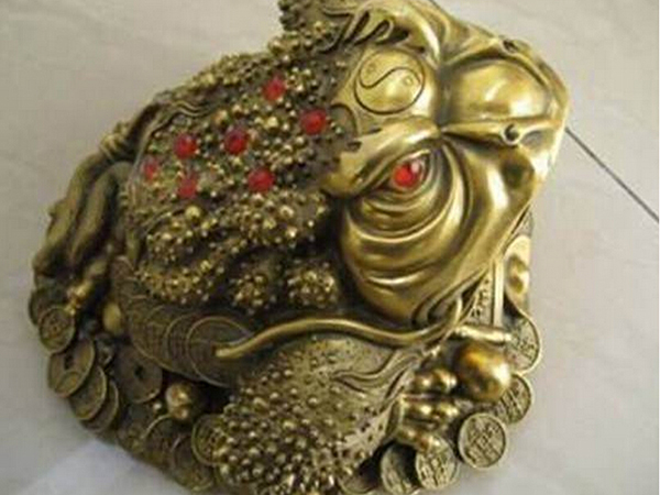 三脚金蟾客厅摆放