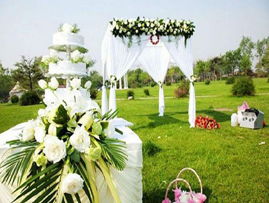 草坪婚礼价格一览表 草坪婚礼价格一览表